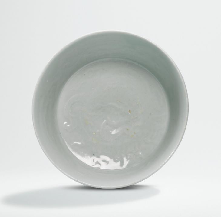 元代景德镇地区创烧的一种白釉瓷的统称,也是在生产青白釉瓷的基础上