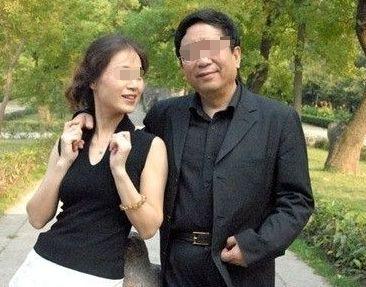 度蜜月回来，发现娘家陪嫁的婚房被换了锁，叫物业上来：已换主人