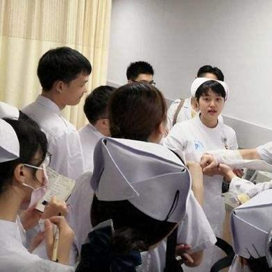 成都市技校怎么报名中考