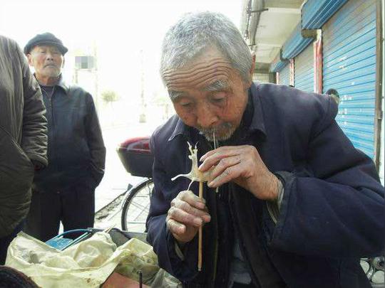 在农村，有的人啥事也不干，就靠收“废石头”赚钱，这利润大吗？