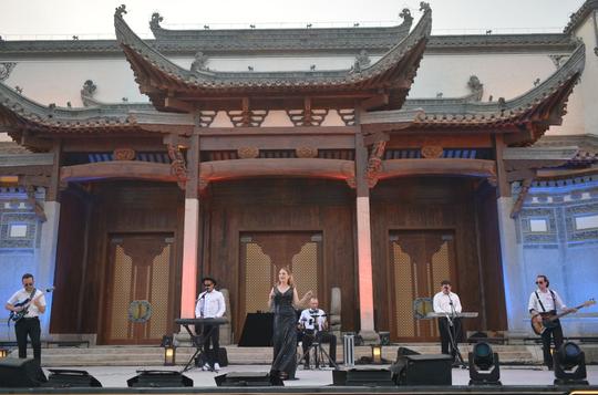 音乐啤酒与美食，世园“添亮”夜京城