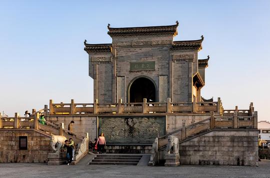 抚州一冷门古城，时尚与古风相结合，古建筑多，来旅游的人却不多