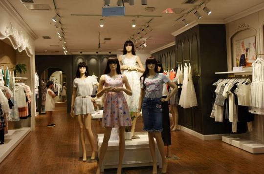 实体店和网上卖的衣服，到底有什么不同？经常网购的人要留意了