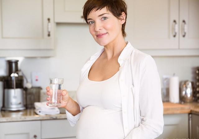 孕期喝水对羊水有什么影响