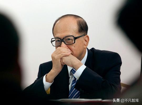 李嘉诚的成功秘诀：从塑料花到上市集团，他成功的关键是这四个字