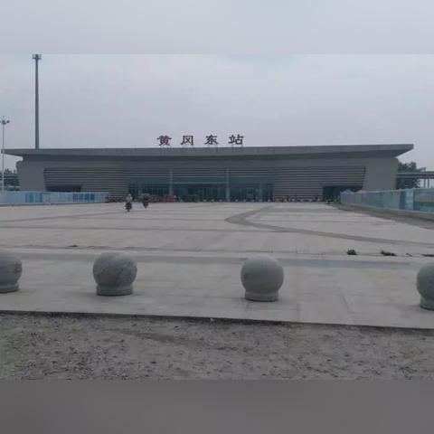 荆州在武汉的南边还是北边？