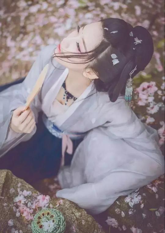 经常刷抖音微博看小姐姐，却不知小姐姐们穿的汉服的文化
