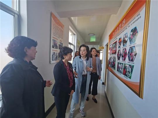 威海市妇联走访调研巾帼创业就业基地