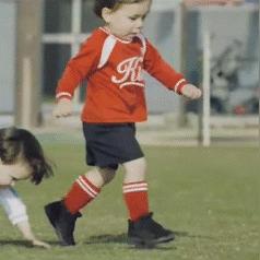 怎么用足球彩虹过人