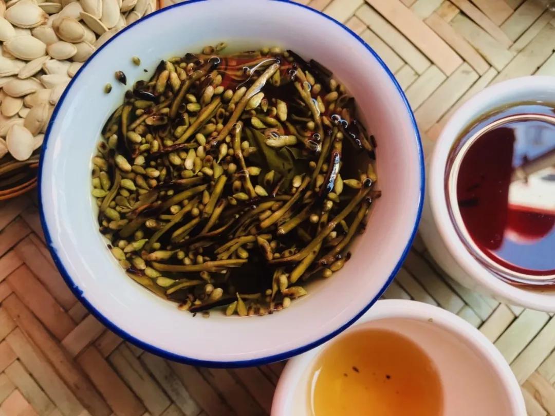 美食后面加什么成语（有哪些两个字的词可以用来形容吃货）