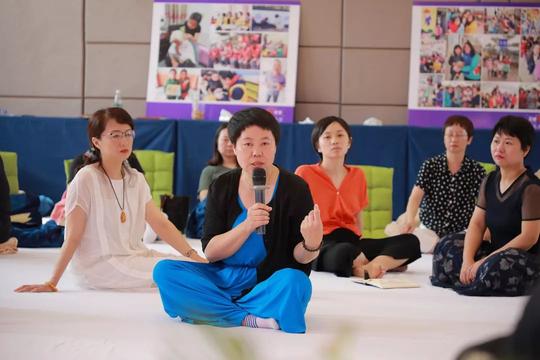 做超人只需兼职上班即可但做超人妈妈需要24小时不断电的爱和引导