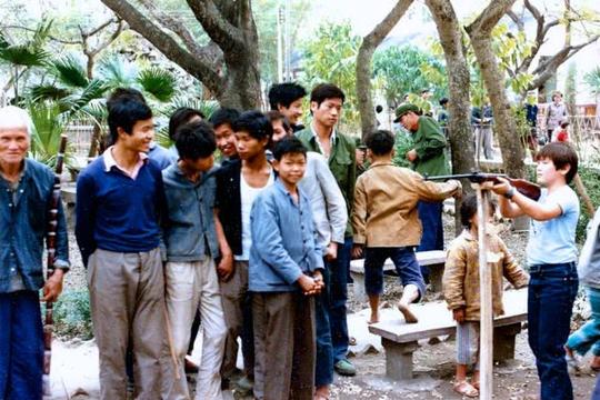 日本人拍摄的80年代中国：图3农村孩子享受不到，图9买不起
