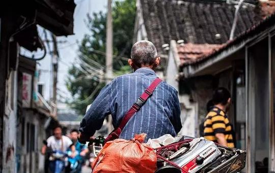 在农村这个生意收入这么高，年轻人为什么不愿去做老农的话戳人心