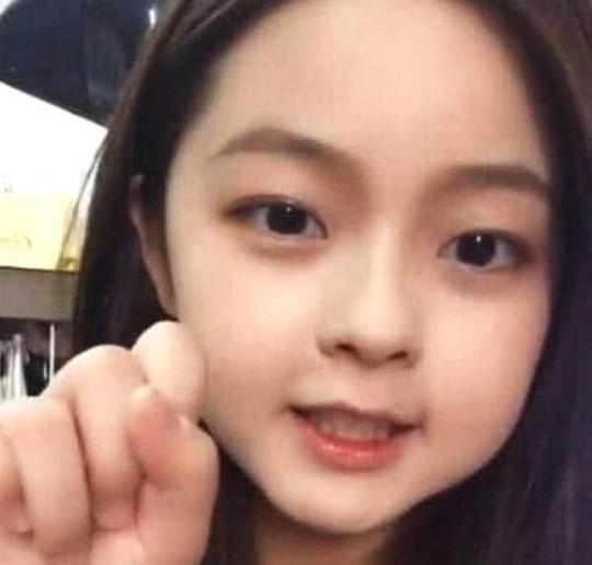 抖音小姐姐因“婴儿肥”走红，关掉美颜后，网友：确定不是小孩