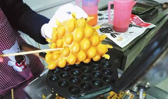 摆摊创业，学校门口哪些小吃美食最火爆和赚钱？食创小吃培训推荐
