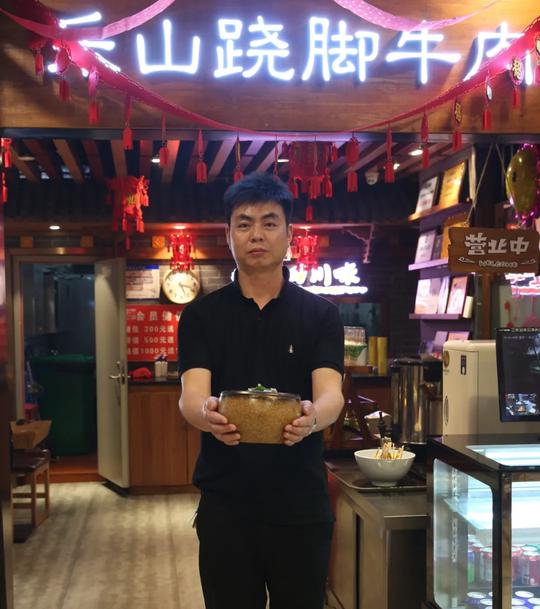 峨眉退役军人创业之星余伟：书写真实自我，人生才会更有价值
