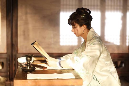 冯绍峰升级当爸的首次生日，获赵丽颖深情表白，6个字尽诉甜蜜？