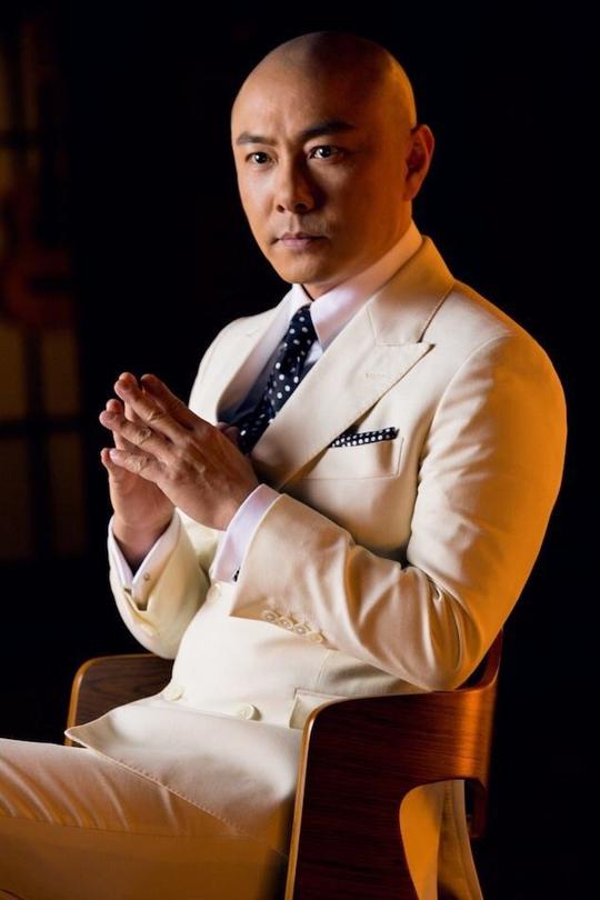 张卫健因倔强赌气坚持光头形象，他与张茜的婚姻也因执着变得完美