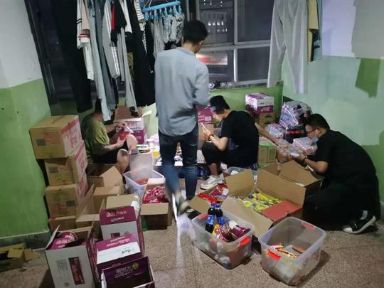 大学瞒着父母第一次创业，却遭到舍友的举报和排挤？