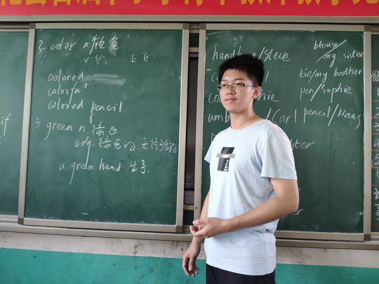 商学院创业职场协会暑期实践团志愿服务组开展英语教学活动
