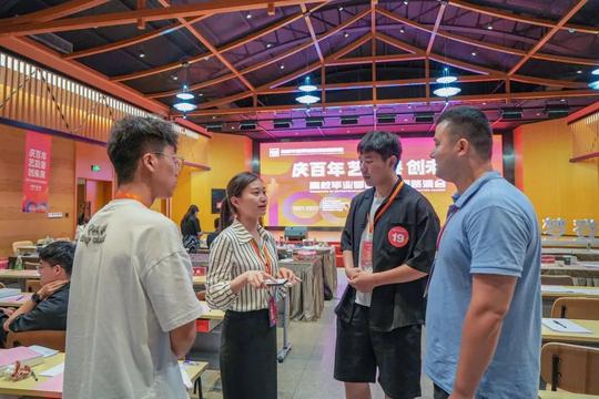 “庆百年·艺殷港·创未来”高校毕业季创业项目路演会成功举办