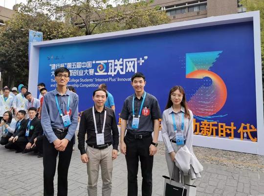 “意念控制”来了！西安交大创业团队用脑控帮助瘫痪患者站起来