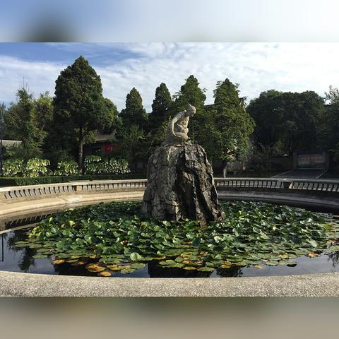 半坡是否是西安东郊发展的核心商圈？是如何体现的？