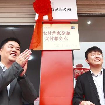 怀化市跟长沙市哪个大