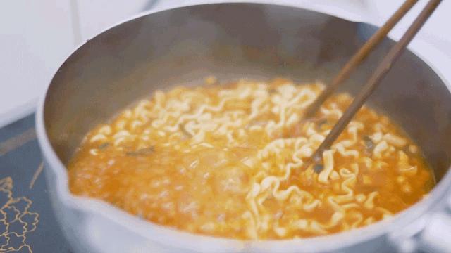  10 Irresistible Simple Ramen Noodle Recipes for Quick and Delicious Meals