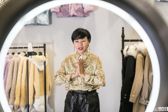 我15年前做生意年入百万现在从零开始做女主播卖货档期不断