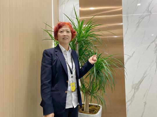 她曾是银行副行长，现在是60岁在大唐创业的励志经纪人