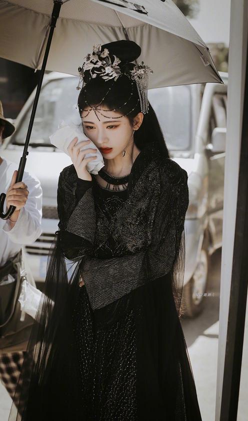 鞠婧祎古装剧最新路透，黑化造型超惊艳，网友：古装第一人