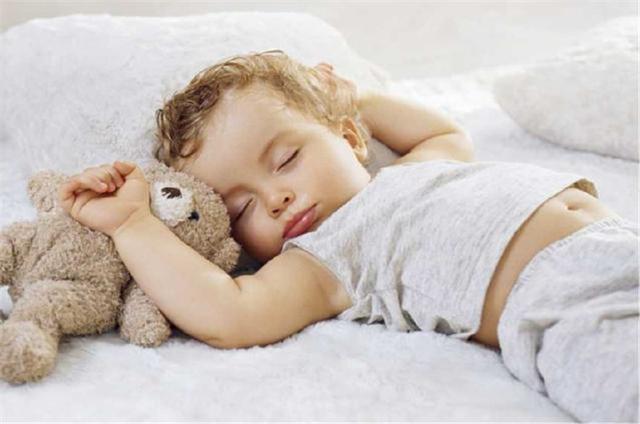宝宝睡觉翻来覆去是怎么回事 宝宝睡觉翻来覆去是怎么回事