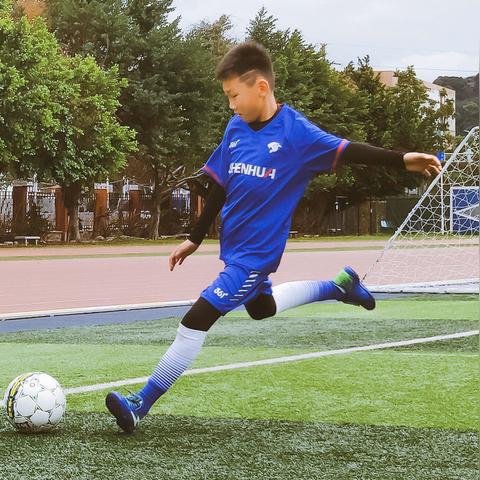 儿童足球鞋应该买大多少