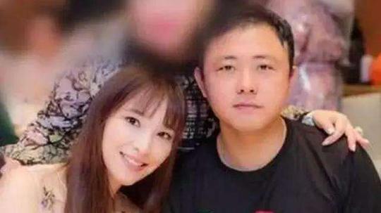 吴佩慈未婚夫欠租百万?东北小伙开赌场变富豪!纪晓波究竟多有钱？