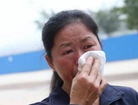梦见猫趴在自己身上