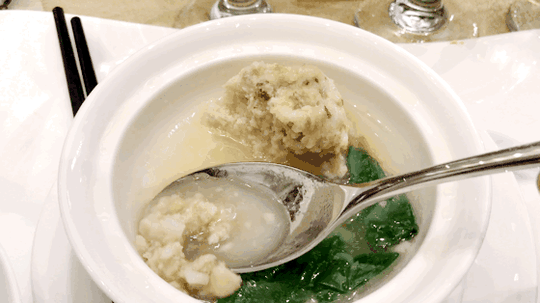 “人间饿爸”搜罗人间风味，跨越4个地域，8道佳肴只求千里相聚