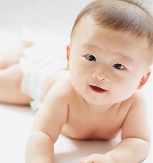 婴儿眼睛对眼