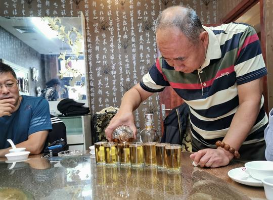 环中国行自驾四个月，归乡老同学接风，这东北家乡菜可让我想坏了