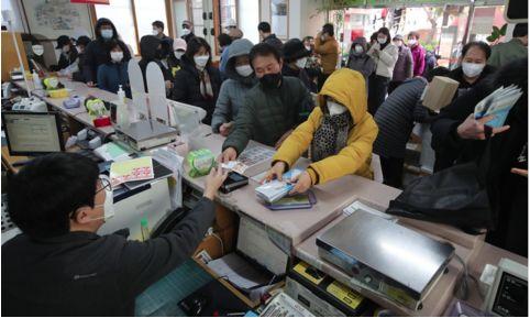 韩国买口罩实行单双号怎么回事