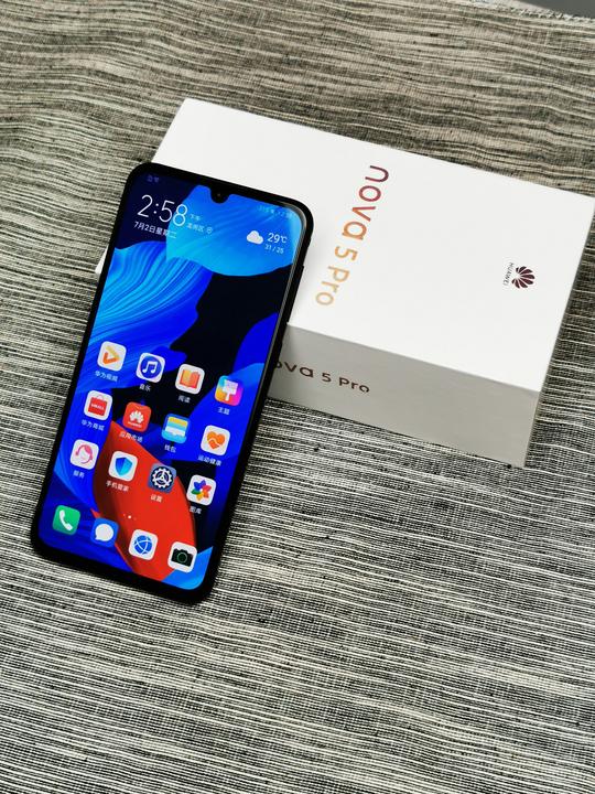 华为nova5pro首发开箱：零距离感受亮黑炫目的魅力