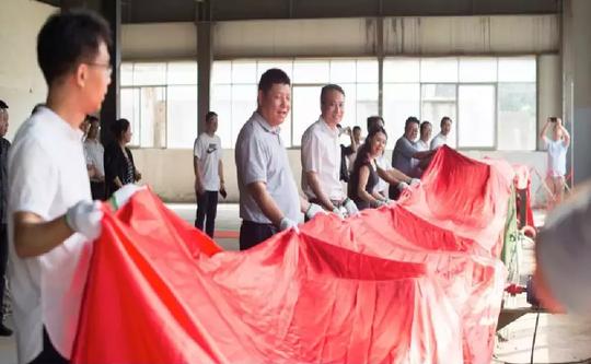 带钢管演讲的55岁退伍老兵周爱民：从千万富翁到吃泡面的创业苦史