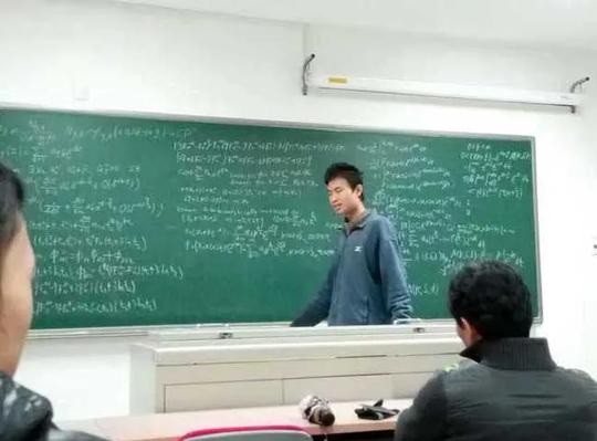 清华输了，创意满分的招生宣传片，输给了北大的一则短视频