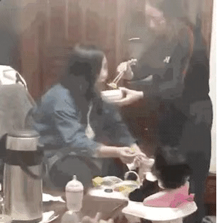 孩子该不该给老人带