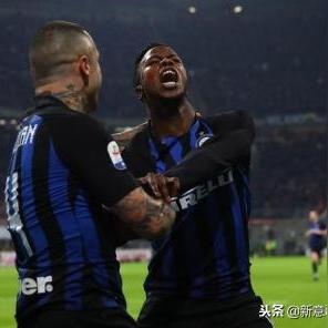 足球比赛前锋搭档的长尾关键词有什么