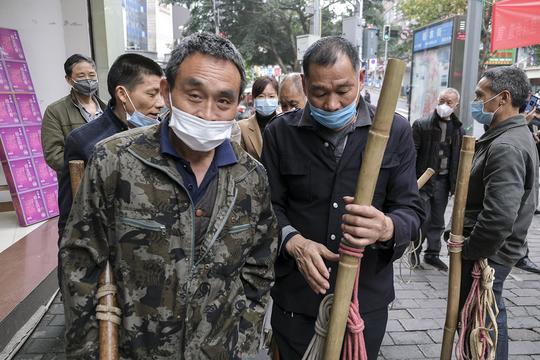 山城重庆有这么一些人，他们爬坡上坎、敢于担当、不负重托。