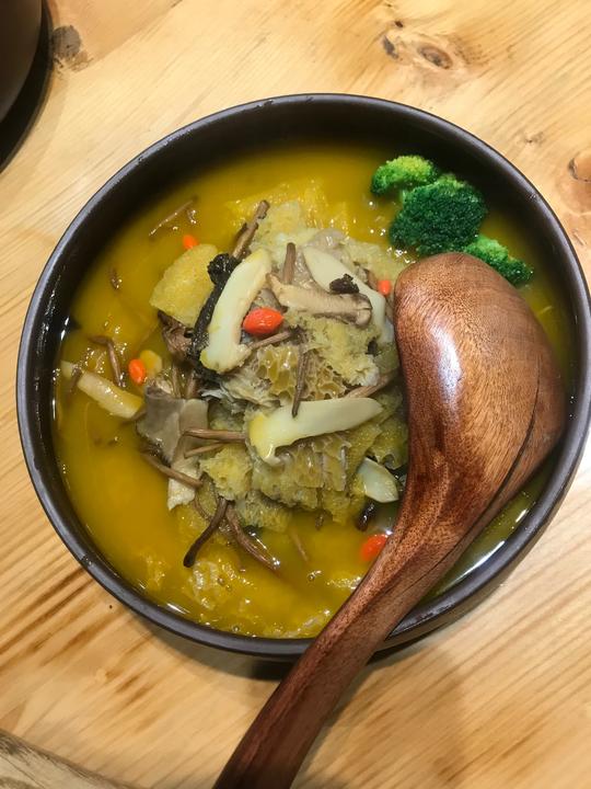 梅河口这家文化素食餐厅的菜品你看如何？生意不错，有启迪意义