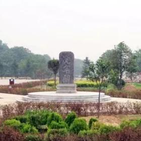 桂林风景异，　　秋似洛阳春。的意思？