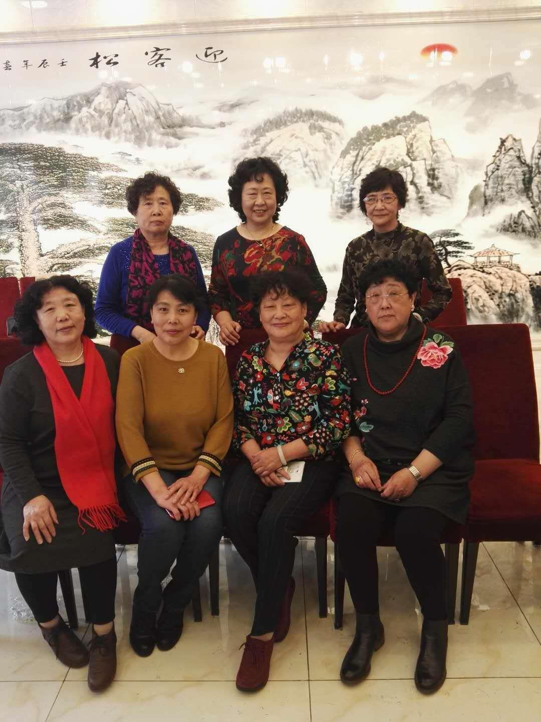 聚餐吃什么天津美食（最后他自己为何却在偷偷吃盒饭）