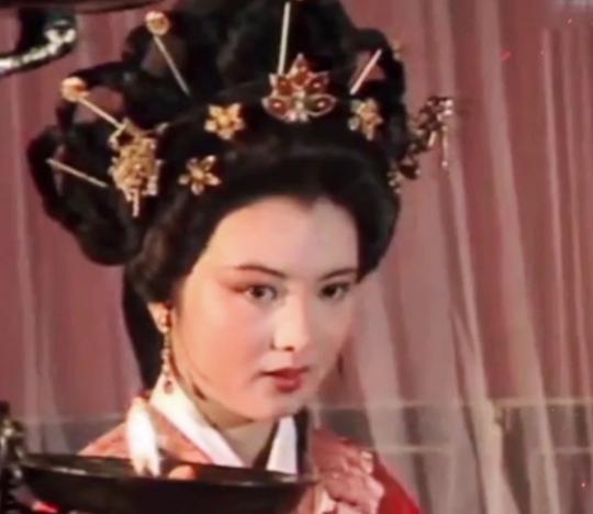 审美的倒退！看看这6位冷门古装美女，这才是活色生香的古典美人